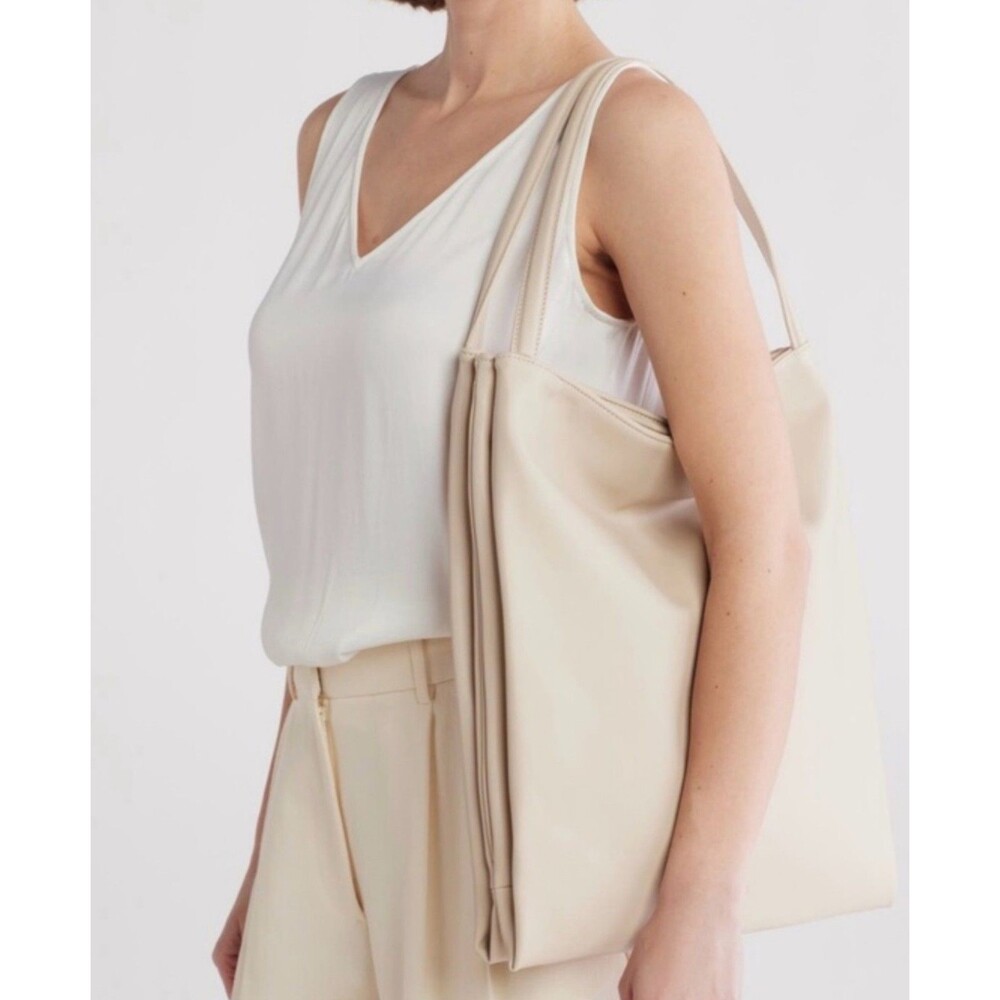 BCBG Large Hobo Tote Bag in Cream – Like New